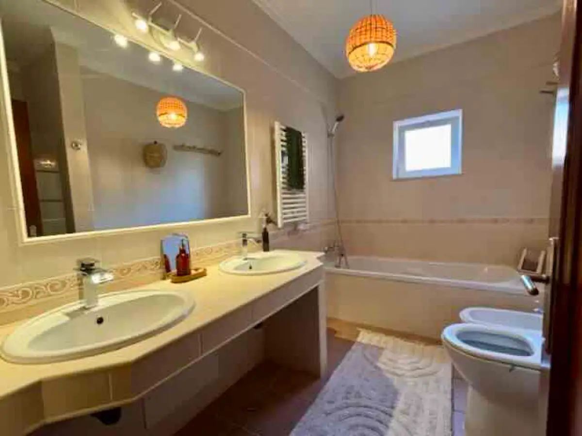 Villa room bathroom - double sink and bathtub